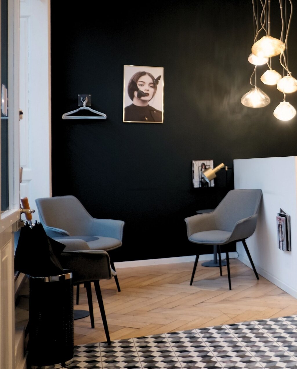 Wartezone im Beautylounge Salon in Basel, am Wettsteinplatz.