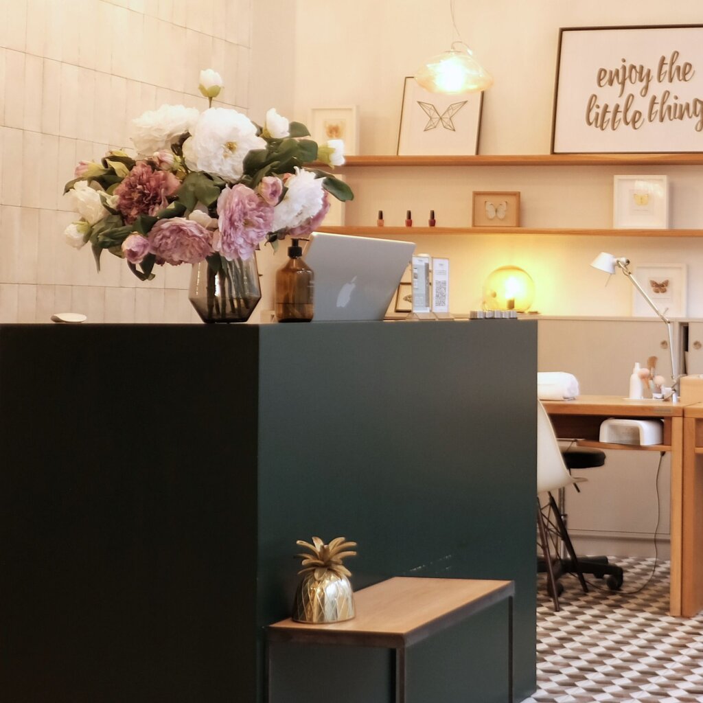 Empfangsthresen im Beautylounge Salon Basel 2 am Wettsteinplatz.