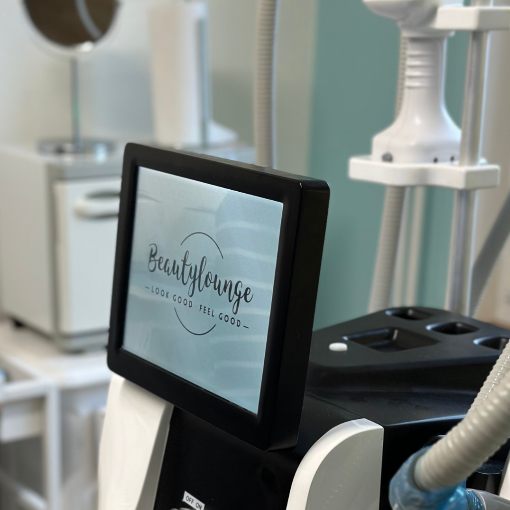 Apparatives Behandlungsger&auml;t mit Beautylounge Logo auf dem Display.
