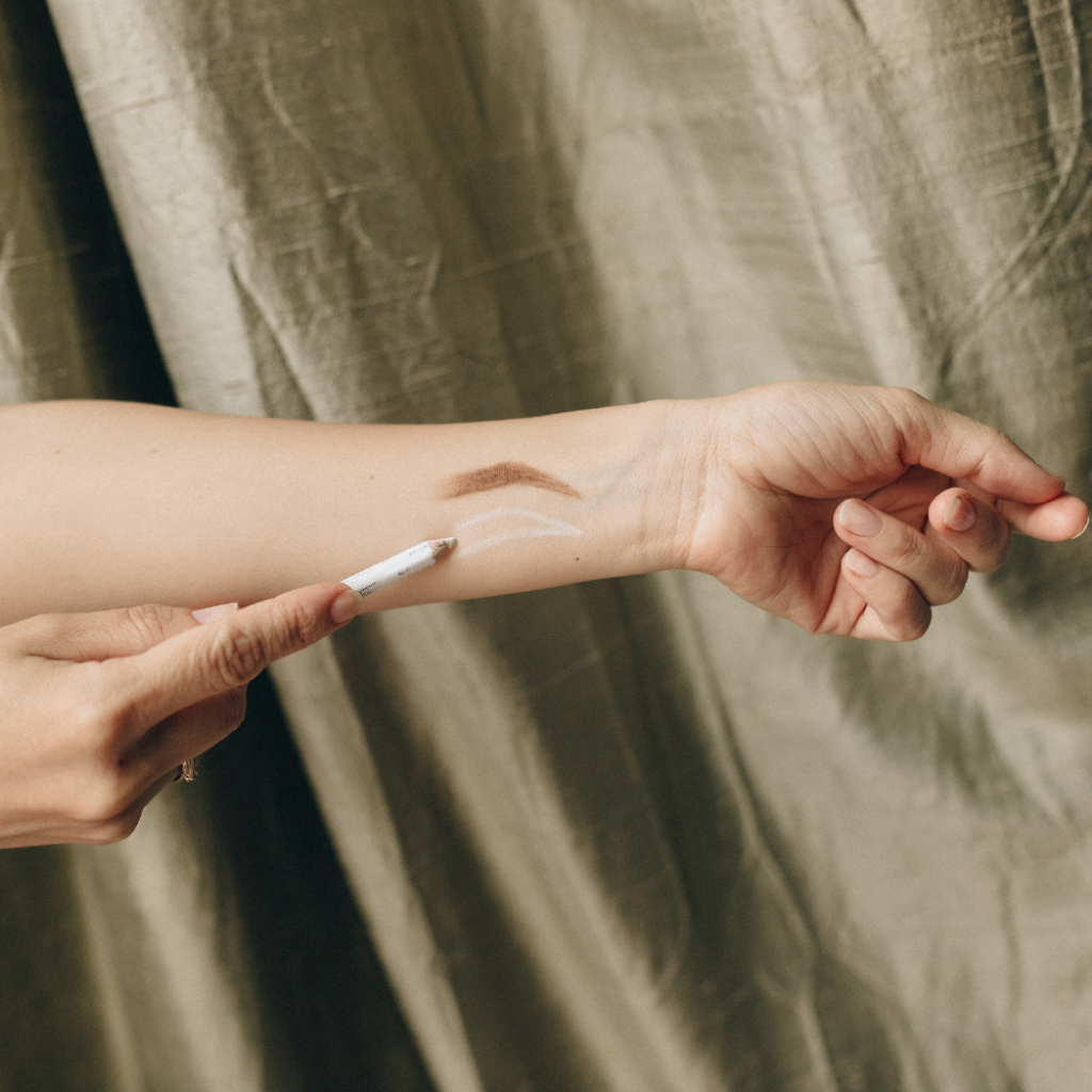 Glatte Haut am Arm nach der Haarentfernung, Stimmungsbild im Beautylounge Blog.