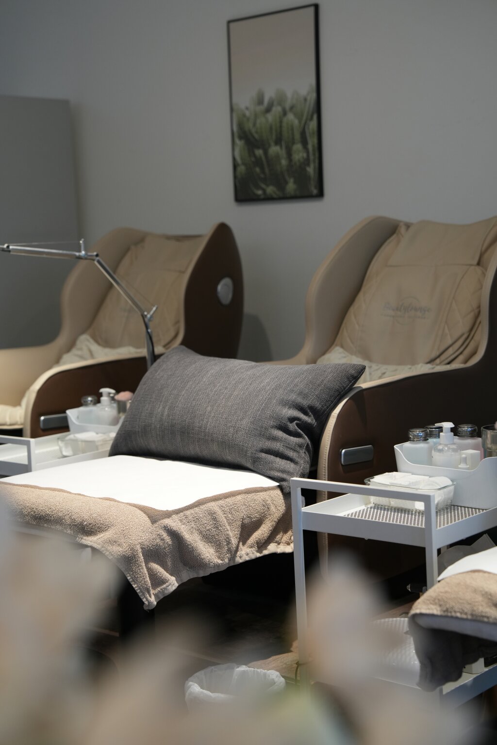 Pedicure Sessel mit Kissen im Beautylounge Studio Oberwil.