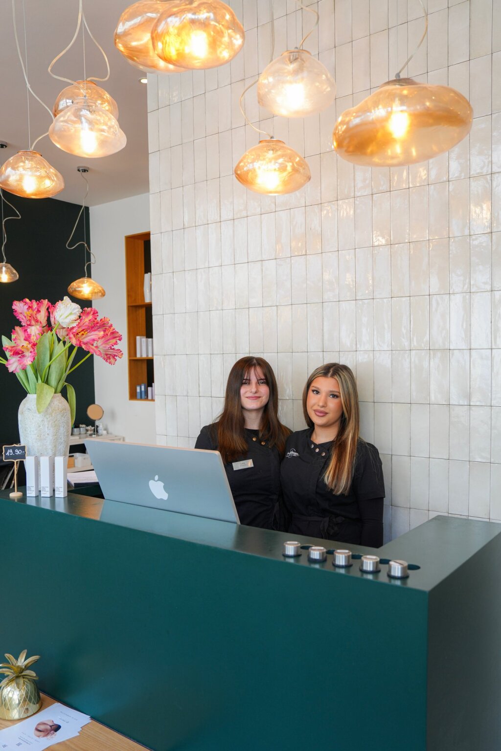 Empfangstheke im Kosmetikstudio Beautylounge Basel 2 an der Grenzacherstrasse.