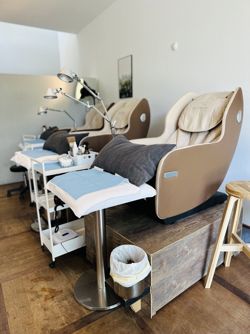 Pedik&uuml;rsessel mit Massagefunktion in der Pedizone der Beautylounge Oberwil.