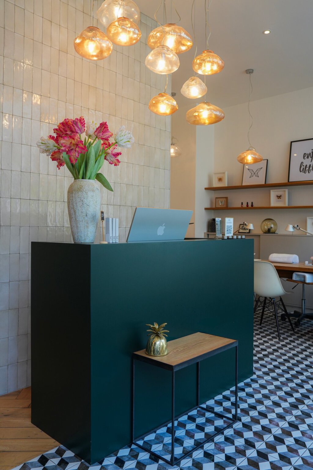 Empfangsthresen im Beautylounge Salon Basel 2 am Grenzacherstrasse.