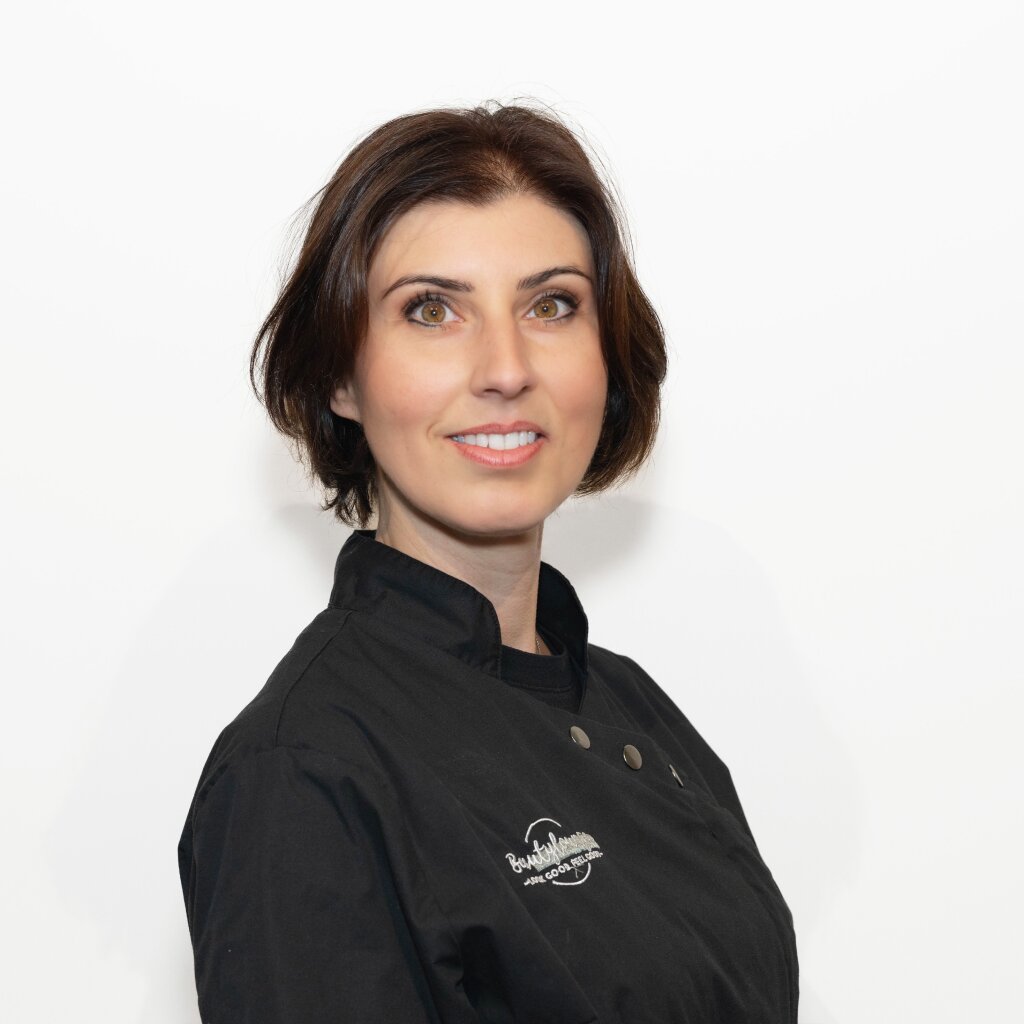 Anna, Filialleiterin Beautylounge Oberwil, Expertin f&uuml;r Permanent Make-up und Gesichtsbehandlungen.