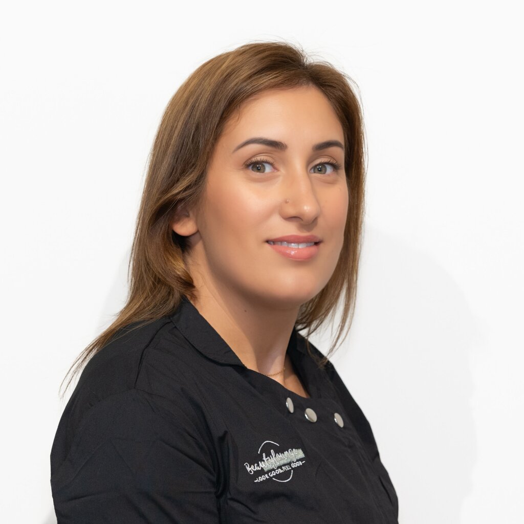 Aurore, Kosmetikerin Beautylounge Basel, Expertin f&uuml;r Gesichtsbehandlung und Lashlifting.