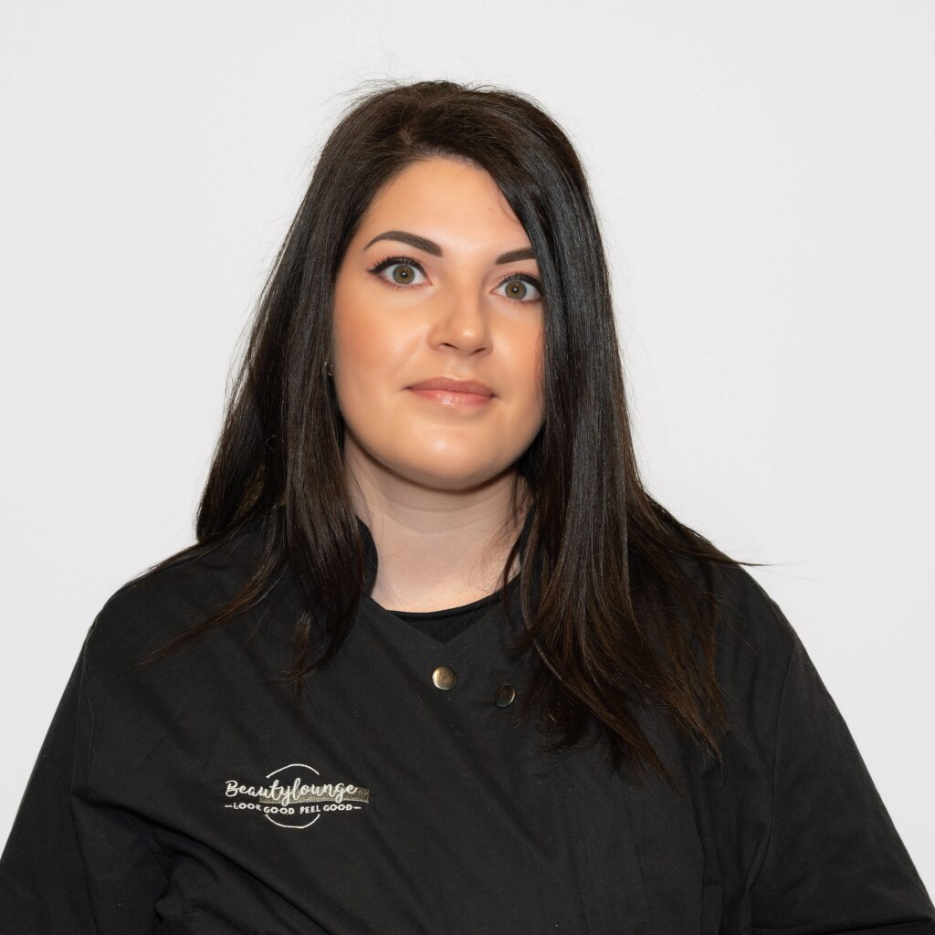 Beautylounge Oberwil &ndash; C&eacute;line, Beauty-Spezialistin mit Pr&auml;zision & Effizienz.