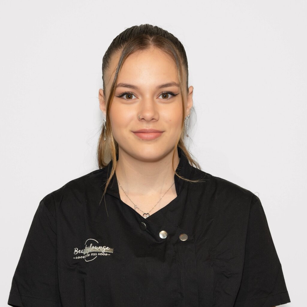 Damaris aus Reinach, angehende Kosmetikerin mit Leidenschaft f&uuml;r Sch&ouml;nheit und Pflege.