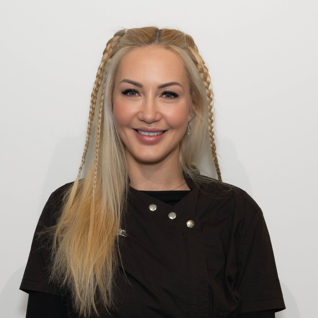 Beautylounge Pratteln, Gwendoline, Kosmetikerin mit Leidenschaft f&uuml;r Sch&ouml;nheit und Pr&auml;zision.