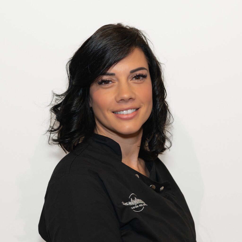 Marine, Kosmetikerin Beautylounge Basel, Expertin f&uuml;r Gel N&auml;gel und Waxing.