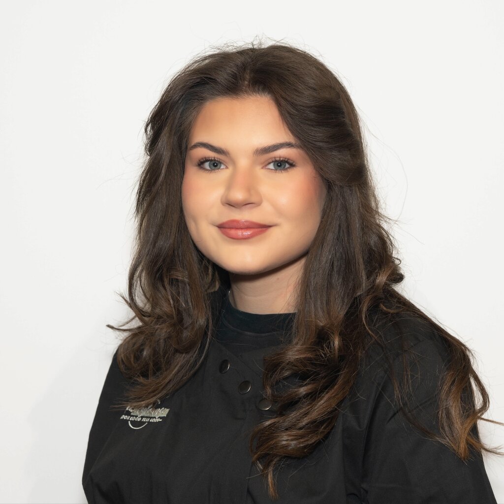 Michela, Lernende Beautylounge Basel, Auszubildende Kosmetikerin mit Talent f&uuml;r Shellac und Pedi.