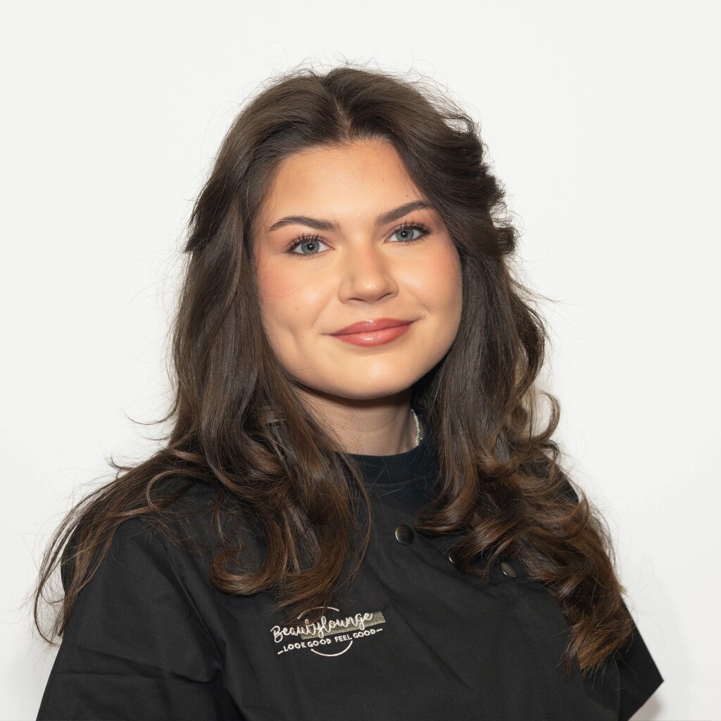 Michela, Lernende Beautylounge Basel, Auszubildende Kosmetikerin mit Talent f&uuml;r Shellac und Pedi.