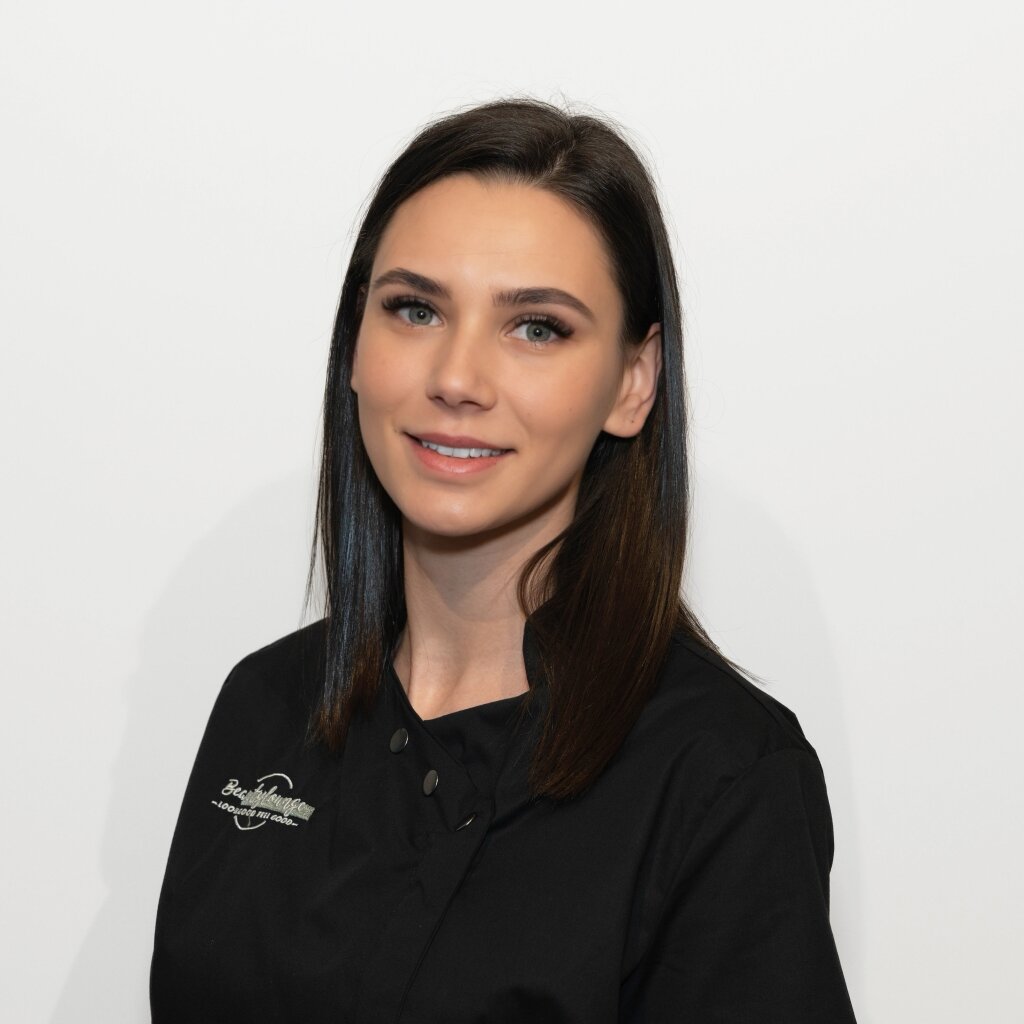 Beautylounge Pratteln, Milena, Kosmetikerin mit Fokus auf Hautgesundheit und Entspannung.