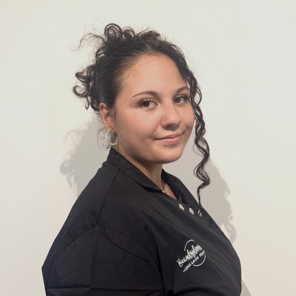 Nora, Mitarbeiterin der Beautylounge.
