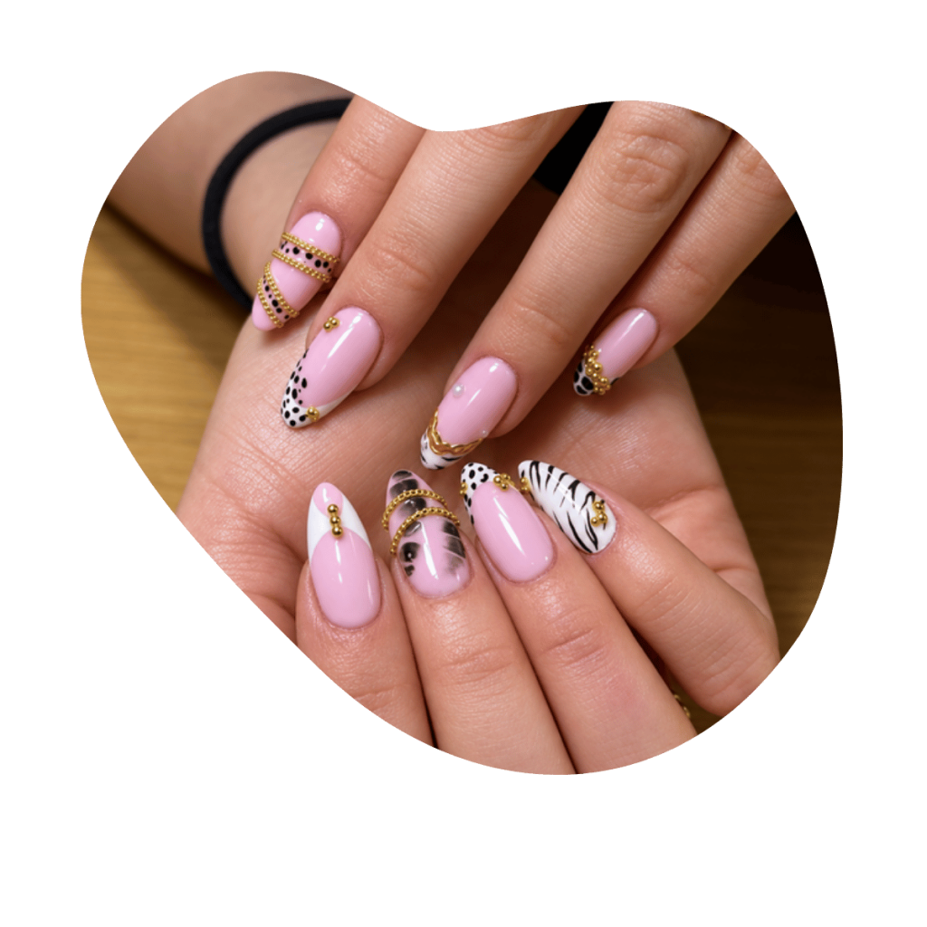 Nail Art auf rosa N&auml;geln mit Leoparden und Zebra Muster, goldenen Perlen und French Spitzen.