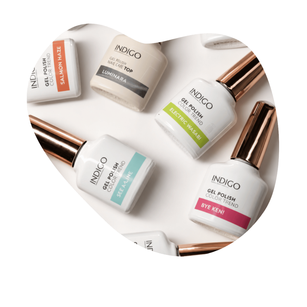 Indigo Nails Gel Polish Flaschen als Flatlay mit Color Trend und Cloudy Farben und ros&eacute;goldenen Deckeln, Beautylounge Basel.