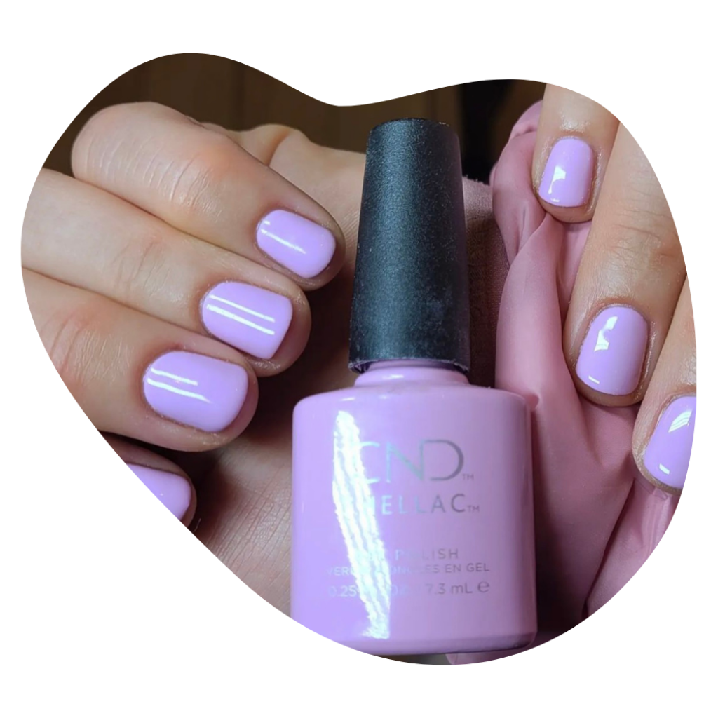 Nat&uuml;rlich sch&ouml;ne N&auml;gel mit Shellac
Dezente Shellac-Manik&uuml;re in Flieder-T&ouml;nen, ideal f&uuml;r den Alltag, gepflegt, flexibel und elegant.