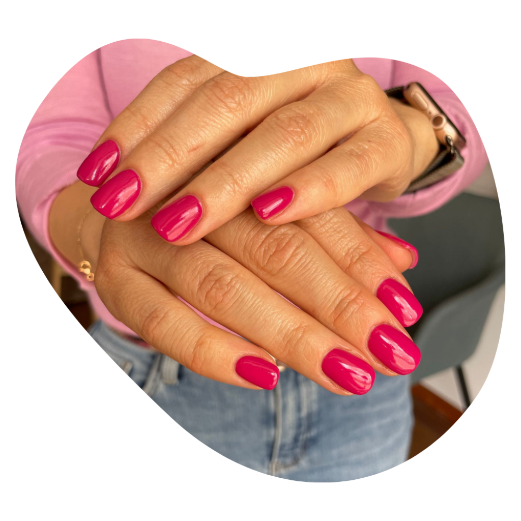 Zarte Shellac N&auml;gel in Rosa
Feminine Shellac Manik&uuml;re in Rosa/Pink mit nat&uuml;rlichem Glanz, ideal f&uuml;r einen frischen, modernen Look.