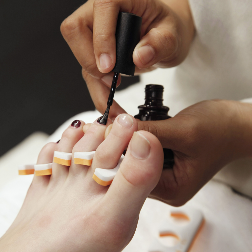 Kundin erh&auml;lt zwei Behandlungen gleichzeitig als Same Time Treatment in der Beautylounge.